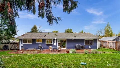 Exterior - 19227 29th Ave SE, Bothell, WA 98012 photo 8 of 11