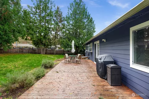 Exterior - 19227 29th Ave SE, Bothell, WA 98012 photo 6 of 11