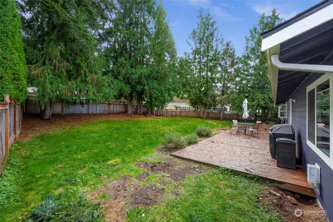 Exterior - 19227 29th Ave SE, Bothell, WA 98012 photo 5 of 11