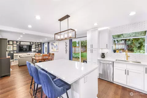 Kitchen - 19227 29th Ave SE, Bothell, WA 98012 photo 6 of 7