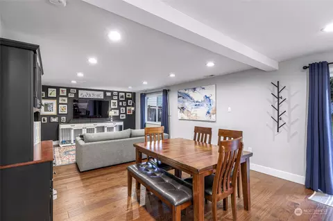 Dining - 19227 29th Ave SE, Bothell, WA 98012 photo 2 of 4