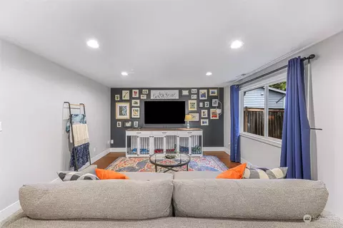 Living - 19227 29th Ave SE, Bothell, WA 98012 photo 4 of 7