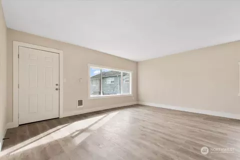 Living - 207 Cypress St, Longview, WA 98632 photo 1 of 5