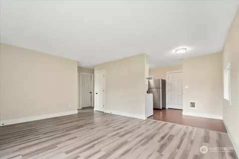 Living - 207 Cypress St, Longview, WA 98632 photo 5 of 5