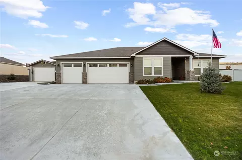 1309 S 38th Ave, West Richland, WA 99353