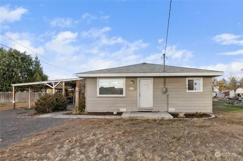 8724 Hillcrest Dr NE, Moses Lake, WA 98837