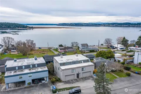 1675 SE 9th Ave #201, Oak Harbor, WA 98277