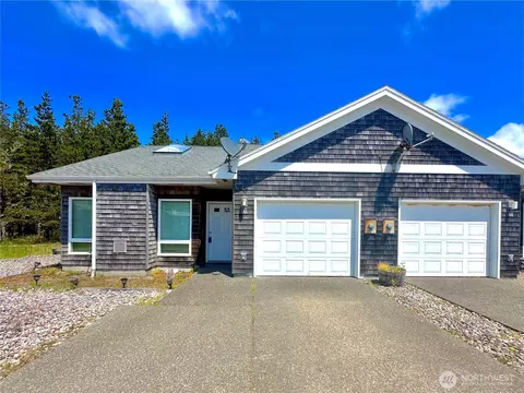 146 28th St NW, Long Beach, WA 98631