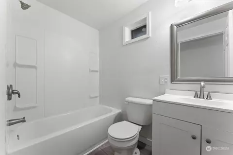 Bath - 1306 E Oak St, Othello, WA 99344 photo 1 of 4