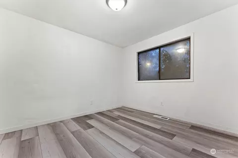 Bedroom - 1306 E Oak St, Othello, WA 99344 photo 5 of 6