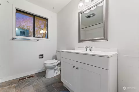 Bath - 1306 E Oak St, Othello, WA 99344 photo 3 of 4