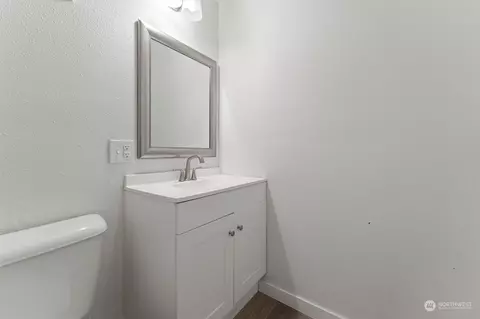 Bath - 1306 E Oak St, Othello, WA 99344 photo 2 of 4