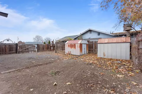 Exterior - 1306 E Oak St, Othello, WA 99344 photo 6 of 6