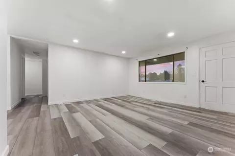 Living - 1306 E Oak St, Othello, WA 99344 photo 2 of 2