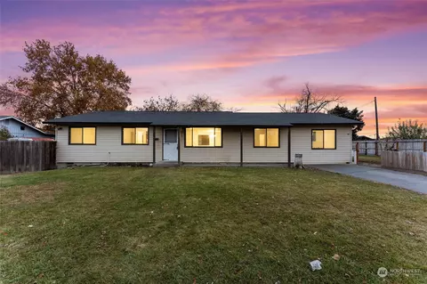 1306 E Oak St, Othello, WA 99344