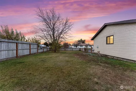 Exterior - 1306 E Oak St, Othello, WA 99344 photo 3 of 6