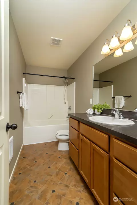 Bath - 331 Pacific Loop, Kittitas, WA 98934 photo 2 of 3