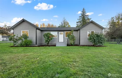 822 97th St E, Tacoma, WA 98445