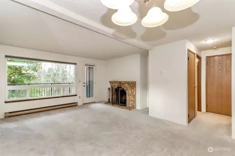 12709 NE 116th St #C-201, Kirkland, WA 98034