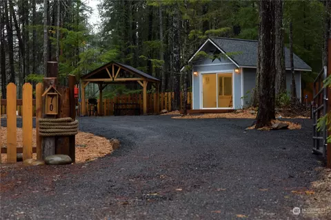 70 N Kings Way S, Hoodsport, WA 98548