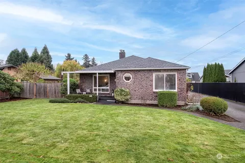 920 18th St NW, Puyallup, WA 98371