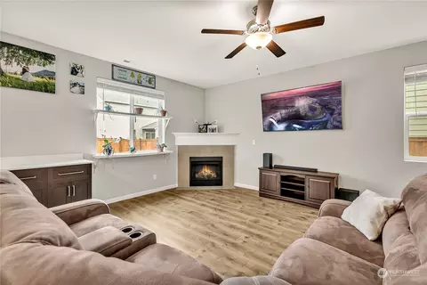 Living - 672 Marcie Ln N, Enumclaw, WA 98022 photo 1 of 3