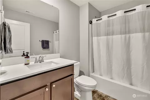 Bath - 672 Marcie Ln N, Enumclaw, WA 98022 photo 1 of 3