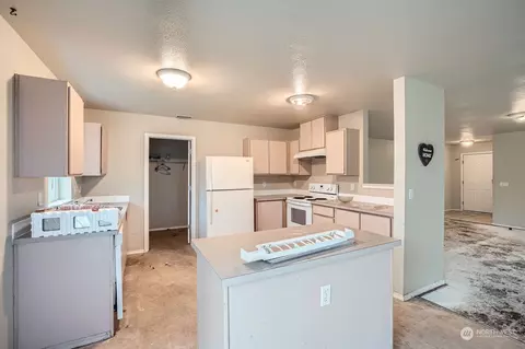 1214 Boatman Ave NW, Orting, WA 98360 photo 3