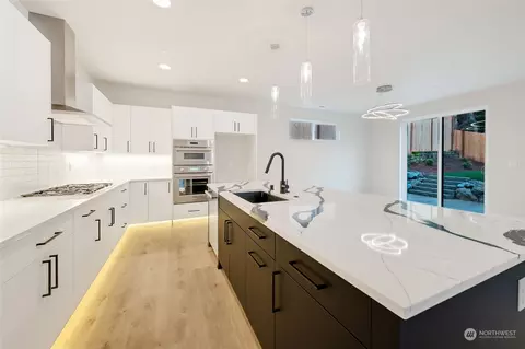 Kitchen - 12156 NE 170th Pl, Bothell, WA 98011 photo 4 of 5