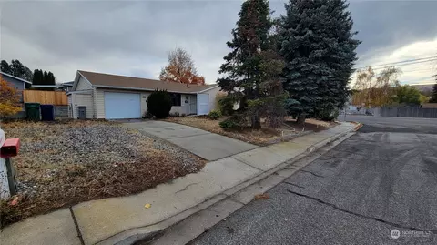 15 N Green Pl, East Wenatchee, WA 98802