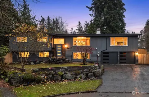 22425 85th Ave W, Edmonds, WA 98026