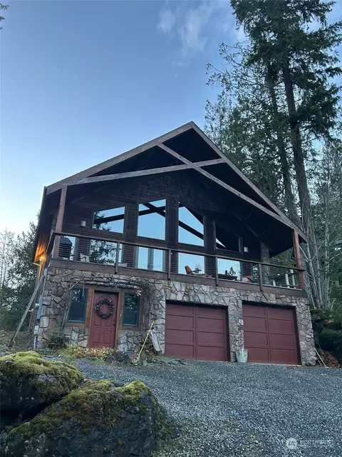 6958 Baker Cir, Deming, WA 98244