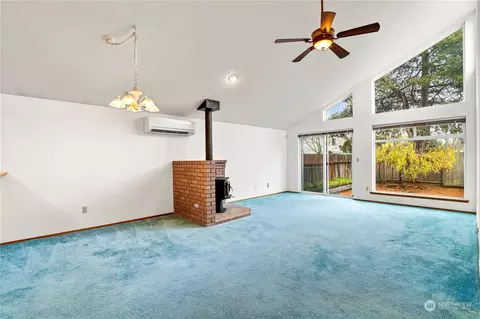 Living - 126 94th St SE, Everett, WA 98208 photo 1 of 3