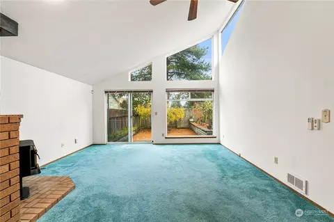 Living - 126 94th St SE, Everett, WA 98208 photo 2 of 3