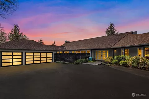 8121 SE 44th St, Mercer Island, WA 98040