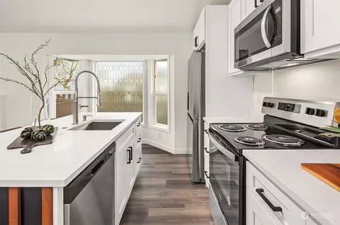 Kitchen - 709 90th St SW, Everett, WA 98204 photo 3 of 3
