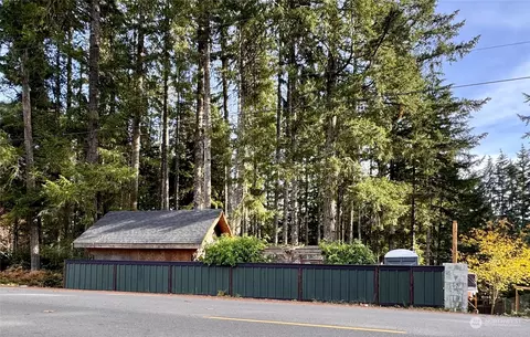2341 E Trails End Dr, Belfair, WA 98528