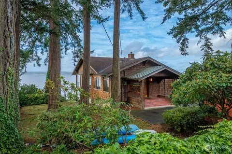19410 Soundview Dr NW, Stanwood, WA 98292