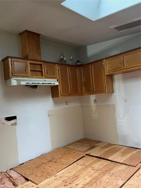 Kitchen - 901 Ruby Valley Ct, Maple Falls, WA 98266 photo 2 of 3