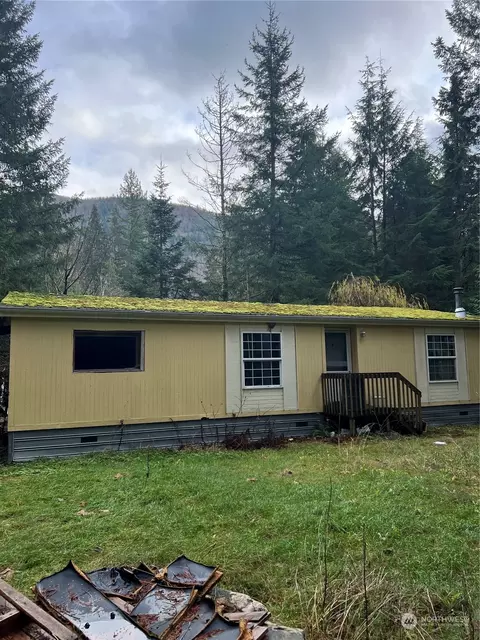 901 Ruby Valley Ct, Maple Falls, WA 98266