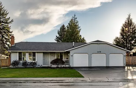 1279 SW Barrington Dr, Oak Harbor, WA 98277