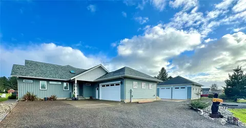 200 Canal Dr NE, Ocean Shores, WA 98569