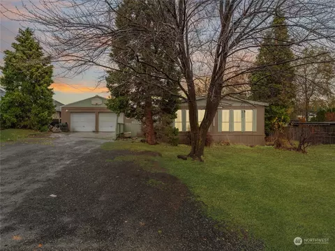 733 Highline Dr, East Wenatchee, WA 98802