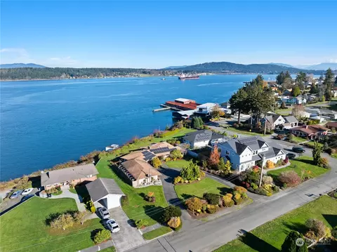 2310 11th St, Anacortes, WA 98221