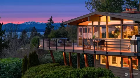 8737 Fauntlee Crst SW, Seattle, WA 98136