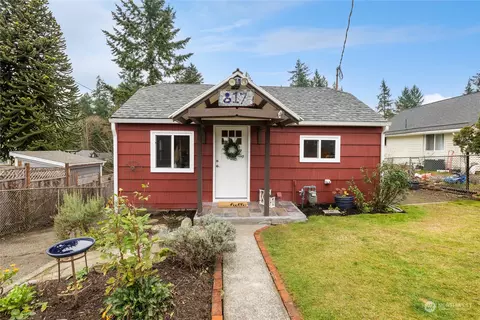 817 Harrison Ave, Port Orchard, WA 98366