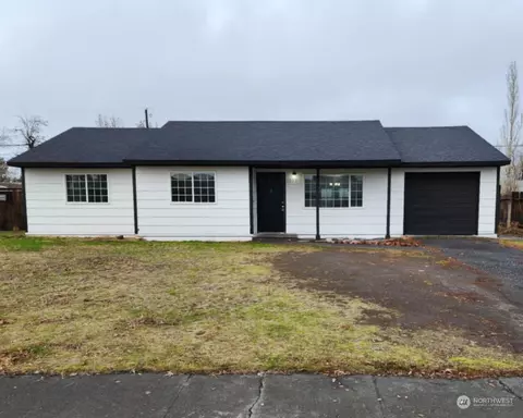 1233 Vandenburg Loop, Moses Lake, WA 98837