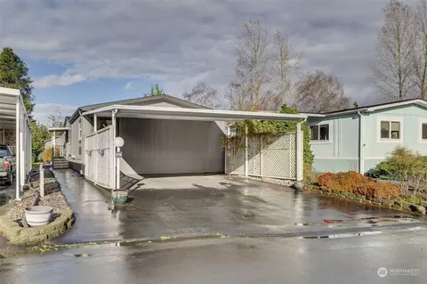 5900 64th St NE #215, Marysville, WA 98270