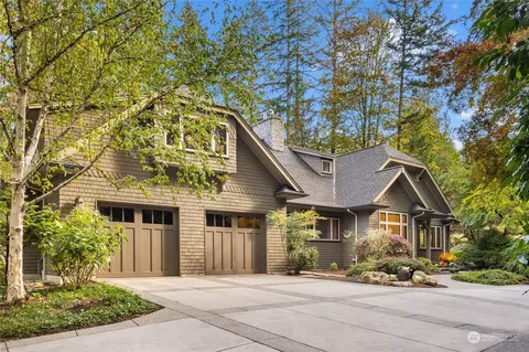 5280 Rose Ave NE, Bainbridge Island, WA 98110