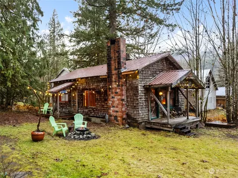 113 3rd St S, Skykomish, WA 98288
